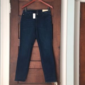 Ann Taylor curvy jean sz8